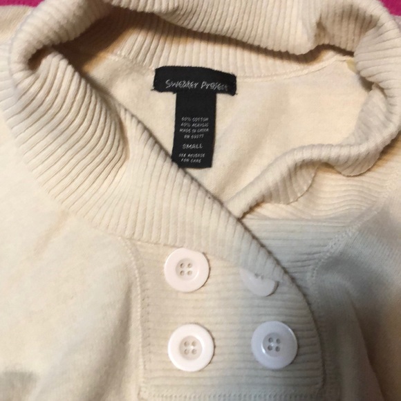 Sweater with attached belt - Picture 2 of 2